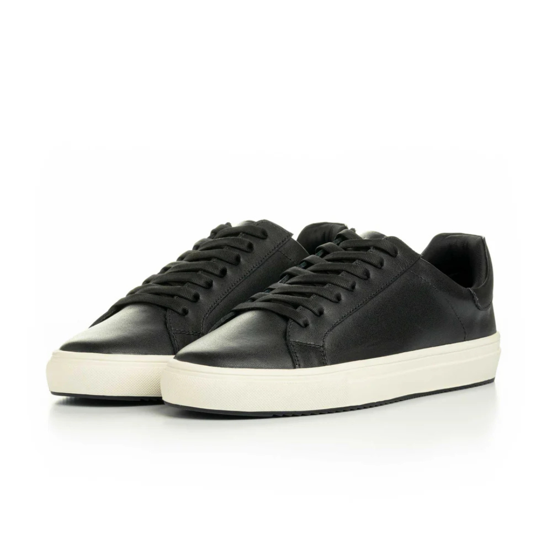 Sapatos desportivos de couro liso e sola antiderrapante para homem