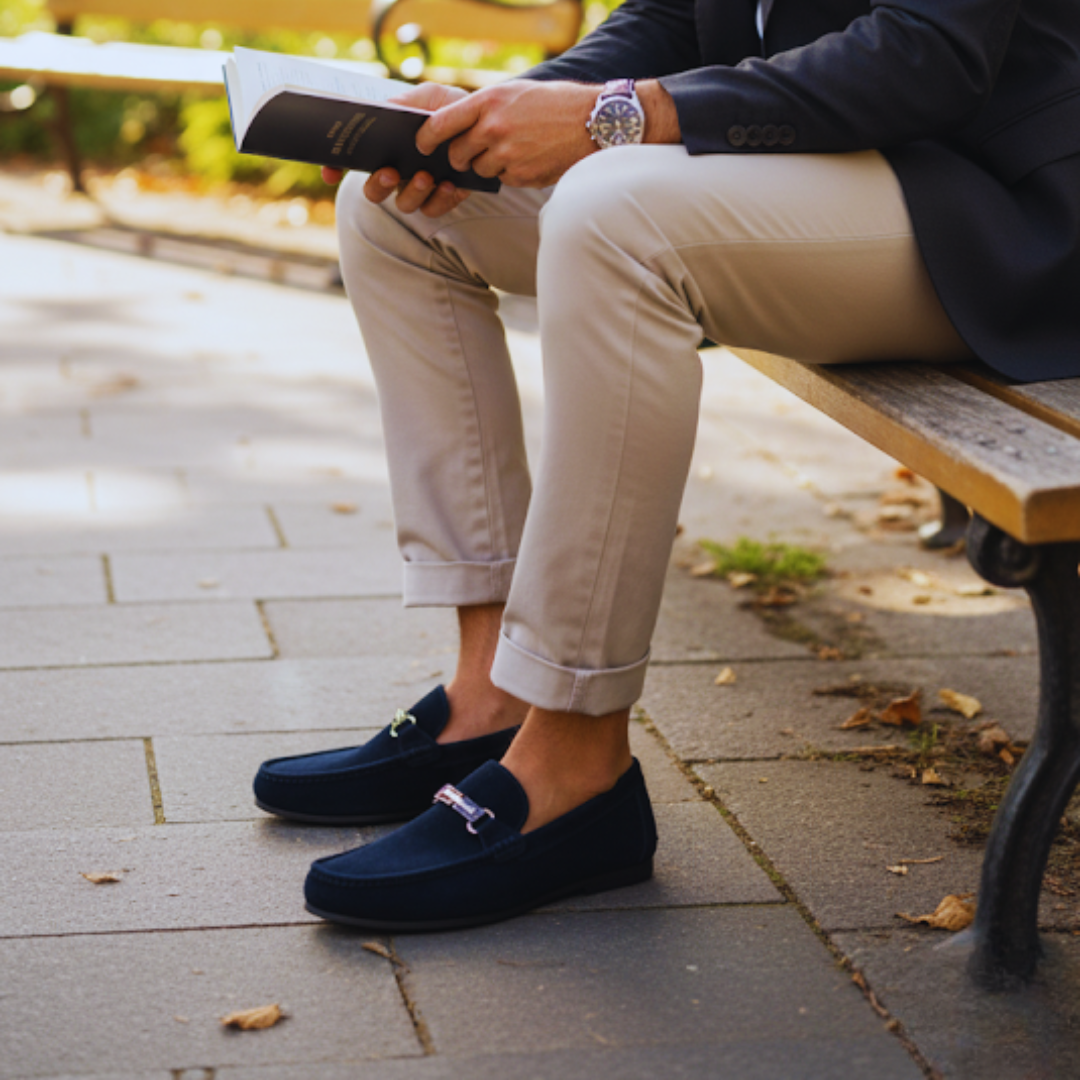 Sapatos mocassim para homem em camurça