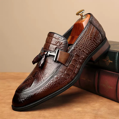 Sapatos ergonómicos de couro com design texturizado para homem