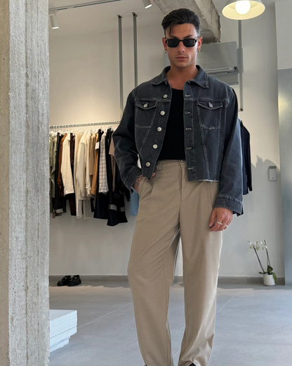 Jaqueta Jeans Cropped com Estilo Urbano