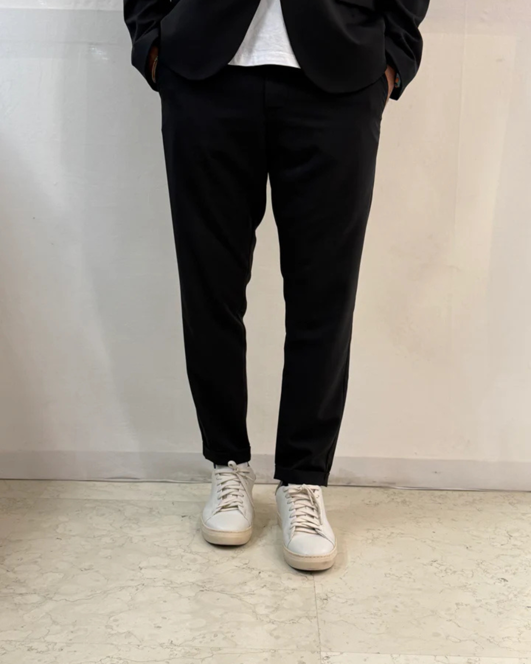 Conjunto elegante de duas peças com casaco e calças para homem