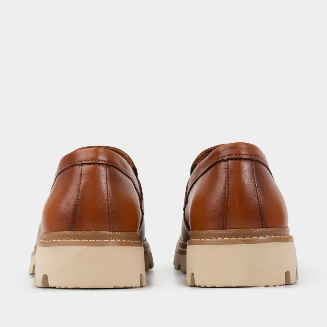 Sapatos de couro com sola ergonómica