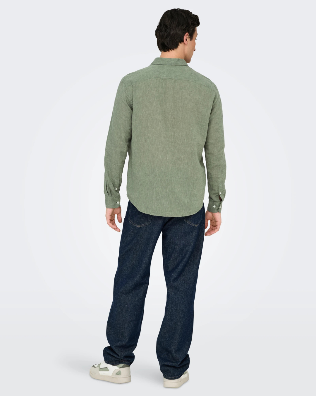 Camisa de manga comprida em tecido de linho para homem