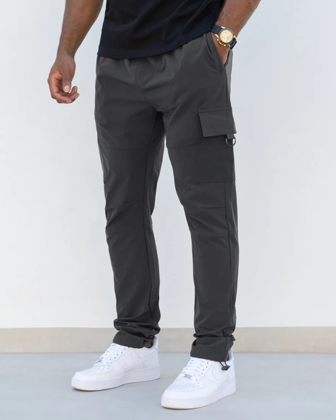 Calças Desportivas Cargo para Homem com Bolsos Laterais e Corte Justo