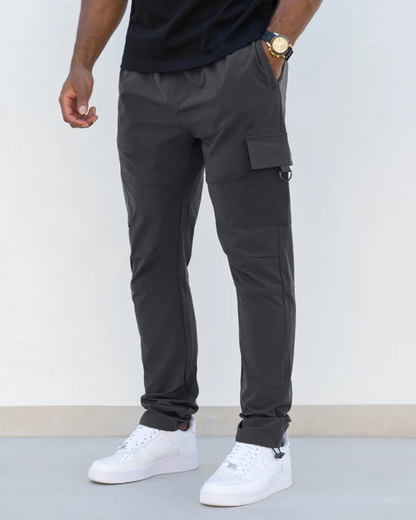 Calças Desportivas Cargo para Homem com Bolsos Laterais e Corte Justo