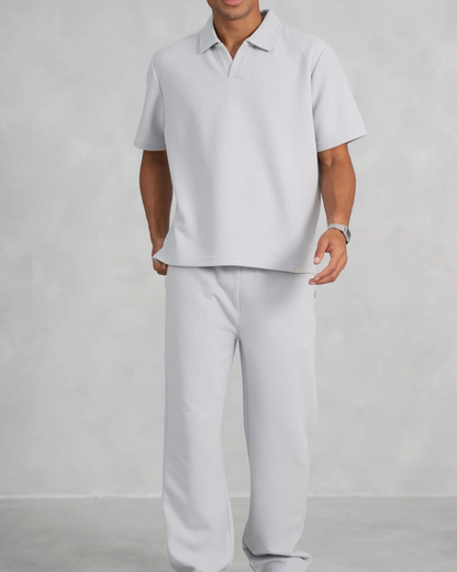 Conjunto de duas peças para homem com calças estilo joggers e t-shirt de manga curta