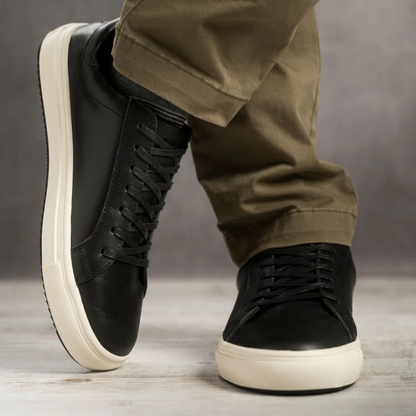 Sapatos desportivos de couro liso e sola antiderrapante para homem