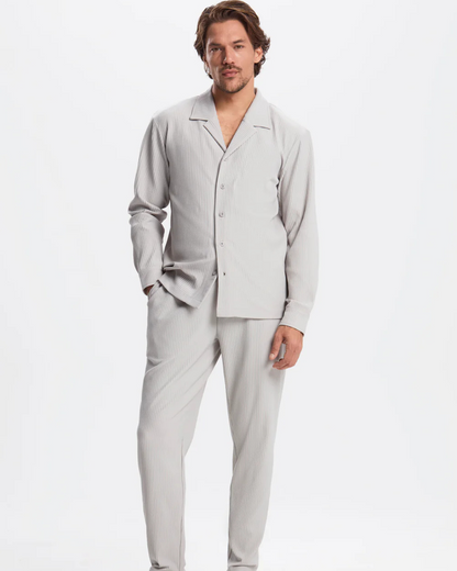 Conjunto de Camisa e Calças Justas em Tecido Plissado para Homem