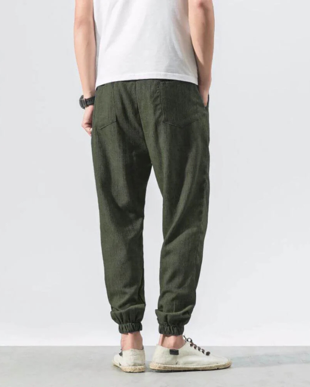 Calças estilo jogger de linho com cintura ajustável