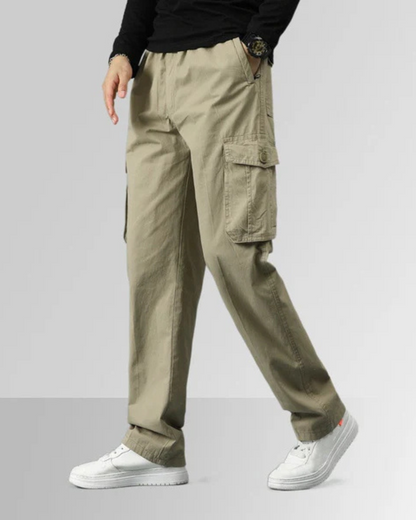 Calças confortáveis de corte holgado e com vários bolsos