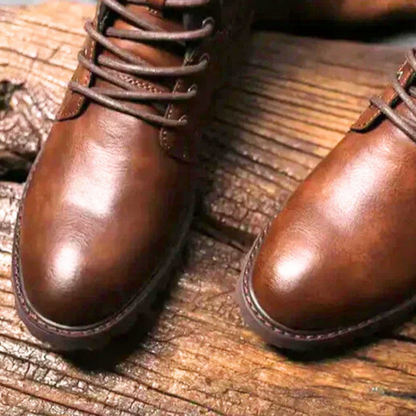 Botas de Couro Vintage com Sola Antiderrapante e Design Robusto