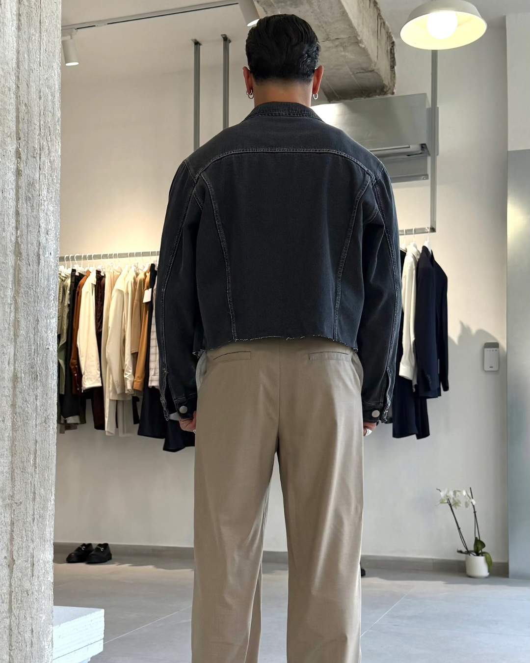 Jaqueta Jeans Cropped com Estilo Urbano