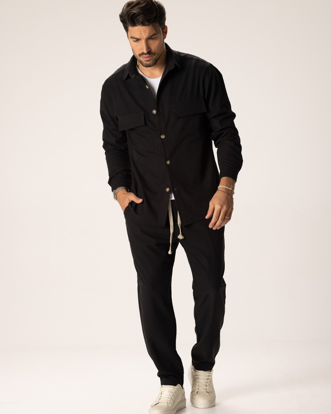 Conjunto Casual com Busto Abotoado e Calças de Tecido