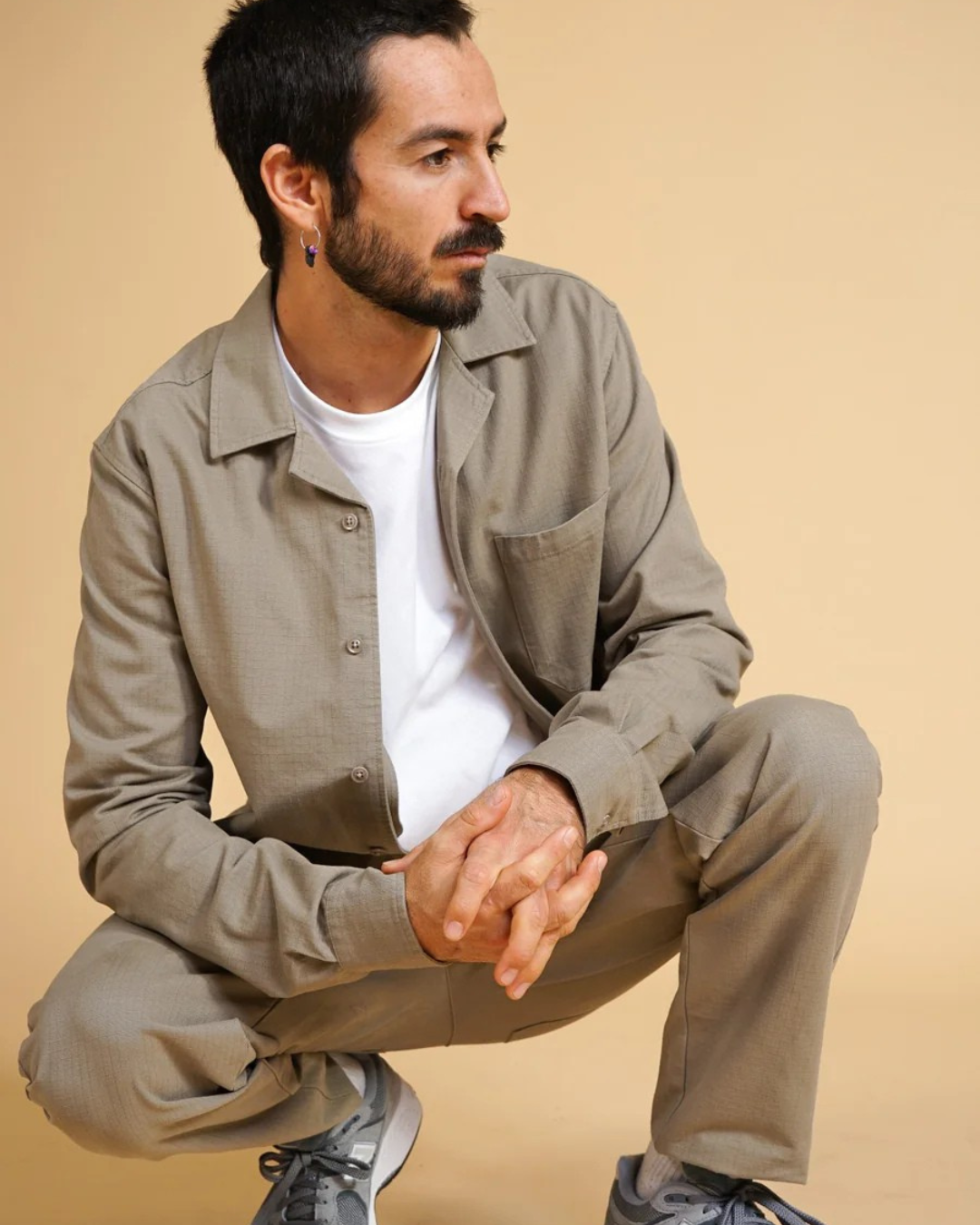 Calças casuais com ajuste de botões para homem