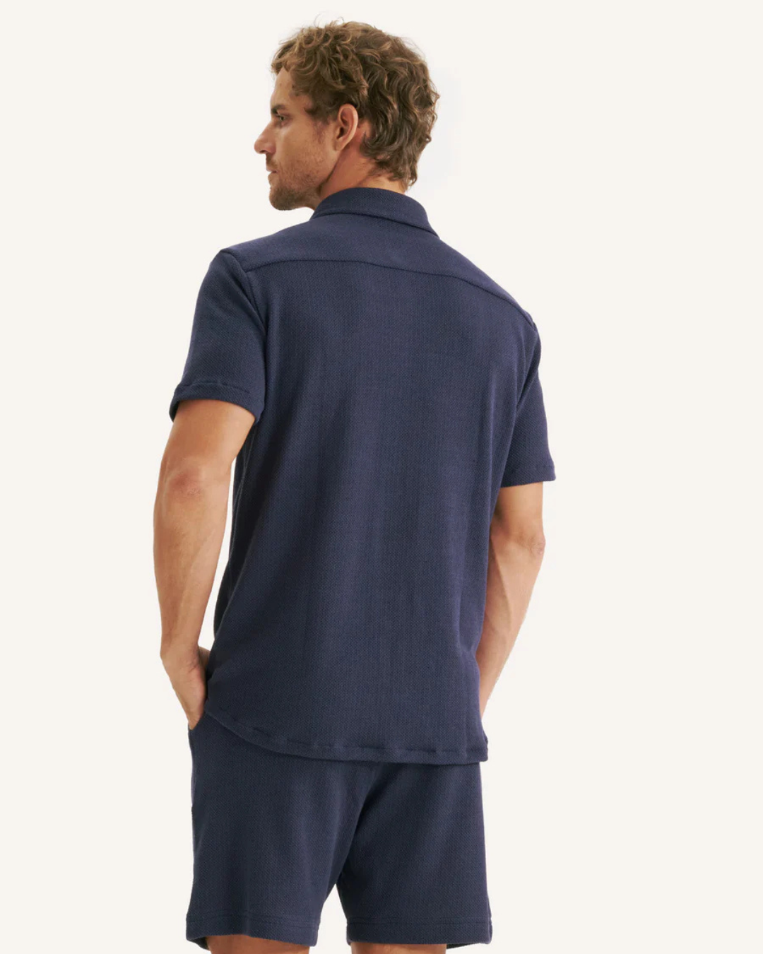 Camisa estilo casual com textura e bolsos frontais