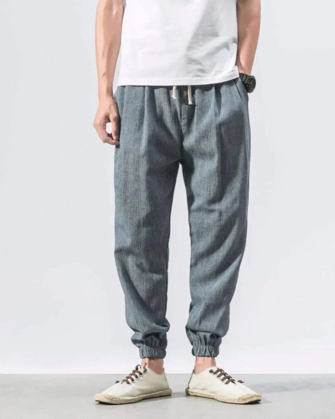 Calças estilo jogger de linho com cintura ajustável