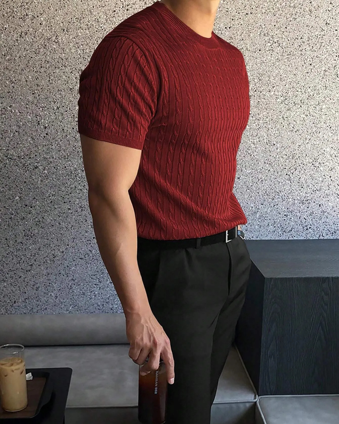 Camisa de manga curta com design respirável e estilo versátil