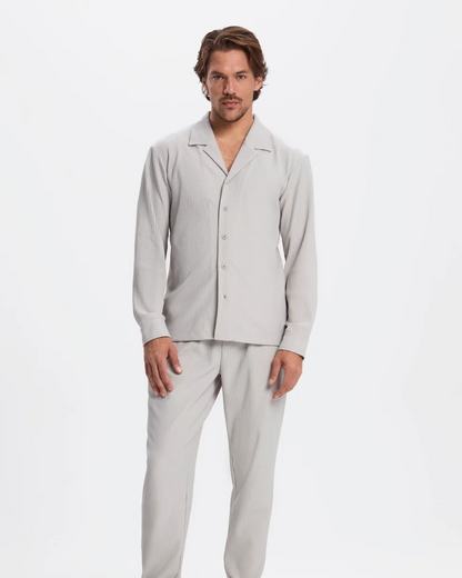 Conjunto de Camisa e Calças Justas em Tecido Plissado para Homem