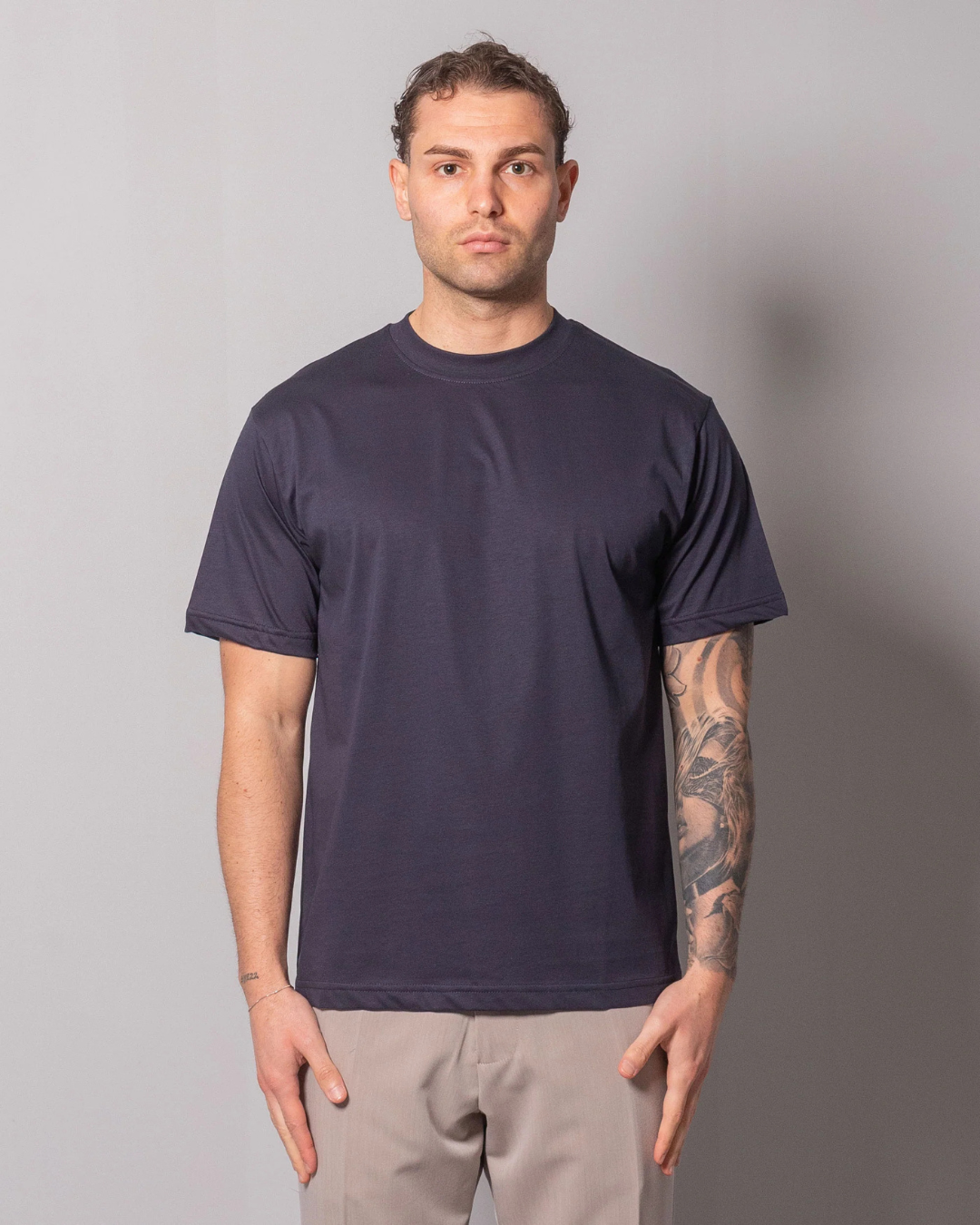 Camisola Masculina con Tecido Leve con Corte Justo