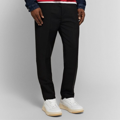 Sapatilhas Brancas com Sola Bege e Design Minimalista para um Look Urbano Versátil