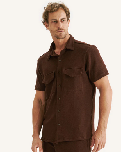 Camisa estilo casual com textura e bolsos frontais