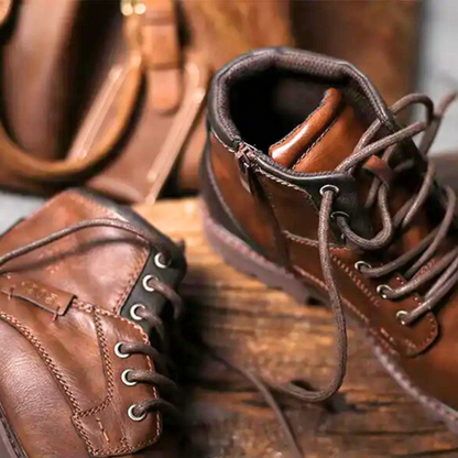 Botas de Couro Vintage com Sola Antiderrapante e Design Robusto