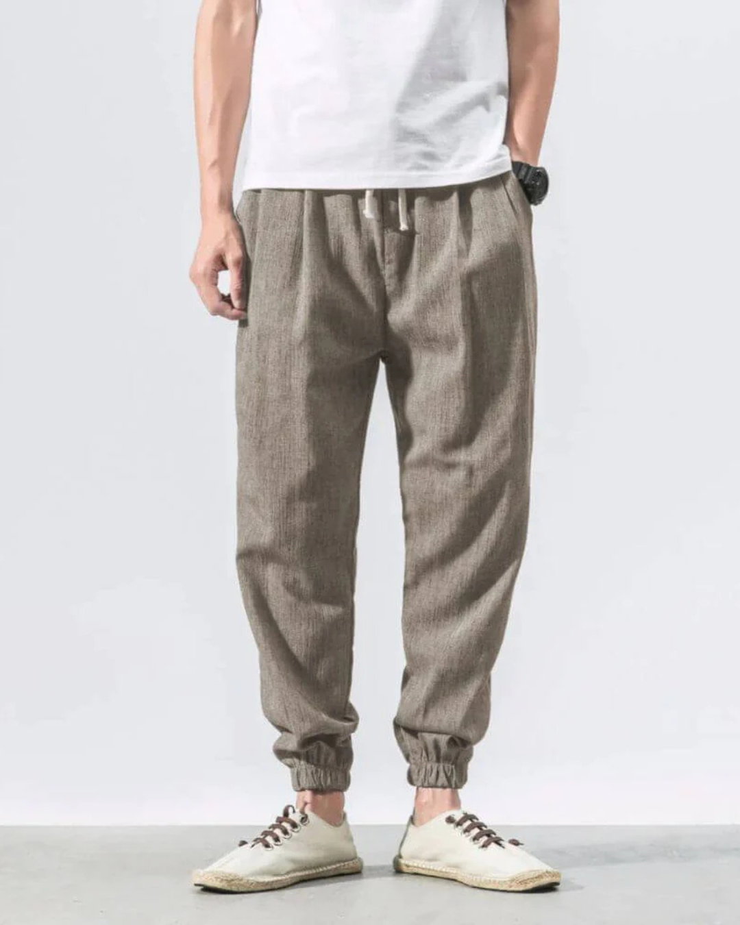 Calças estilo jogger de linho com cintura ajustável