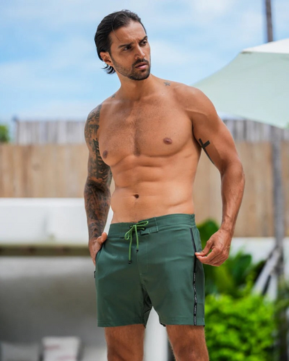 Bermudas de natação com forro resistente a riscos e cintura ajustável