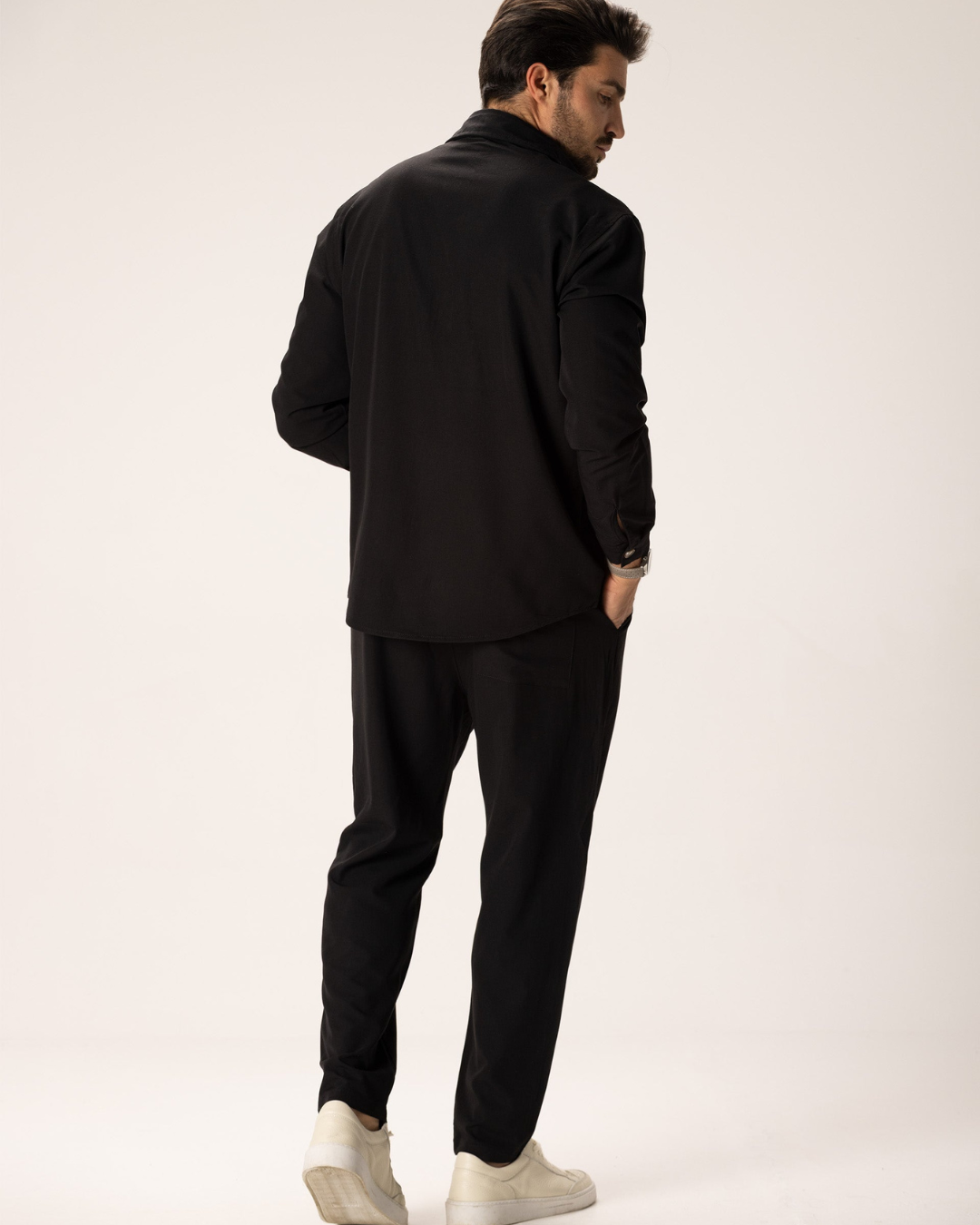 Conjunto Casual com Busto Abotoado e Calças de Tecido