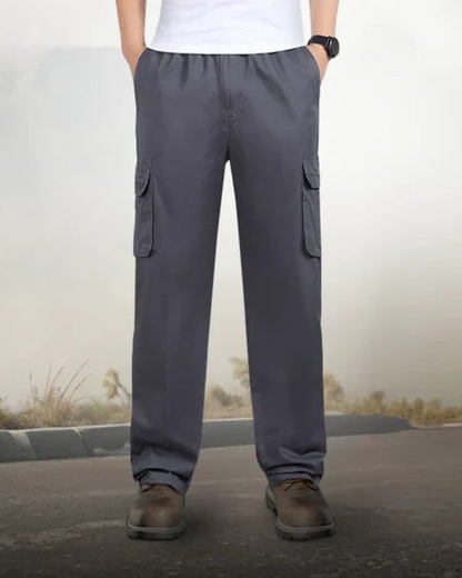 Calças confortáveis de corte holgado e com vários bolsos