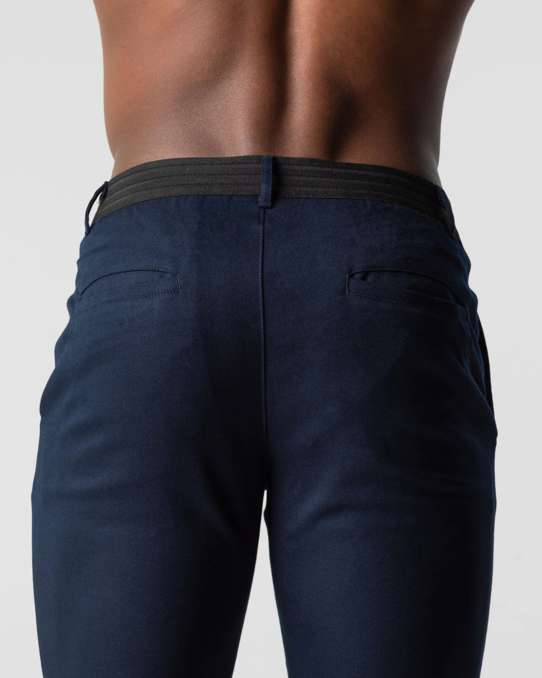 Calças elegantes e elásticas para homem