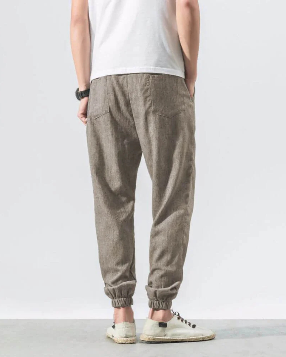 Calças estilo jogger de linho com cintura ajustável