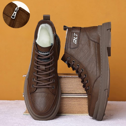 Botas de homem em pele com forro de lã