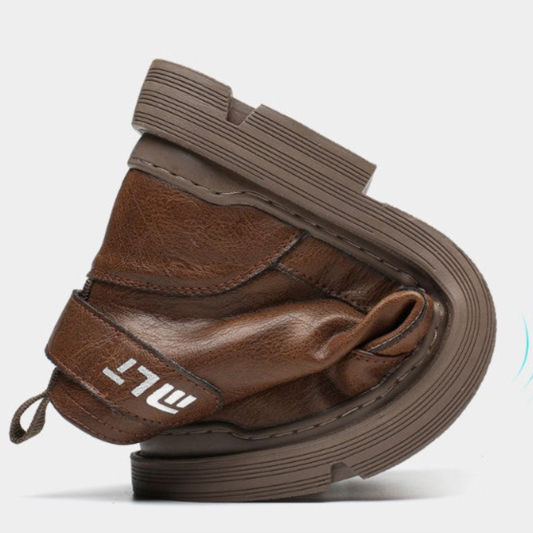 Botas de homem em pele com forro de lã